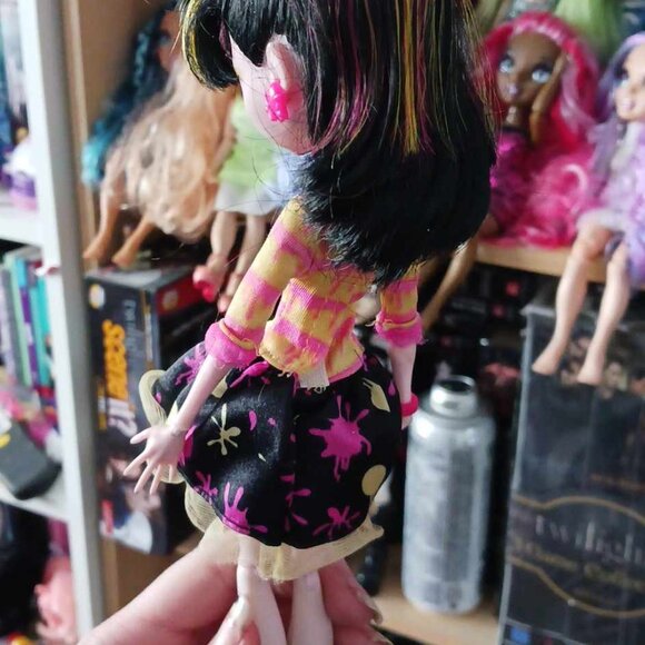 Monster high g1 art class Draculaura doll - Picture 2 of 3